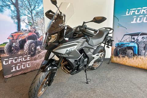 CF-Moto 700 MT